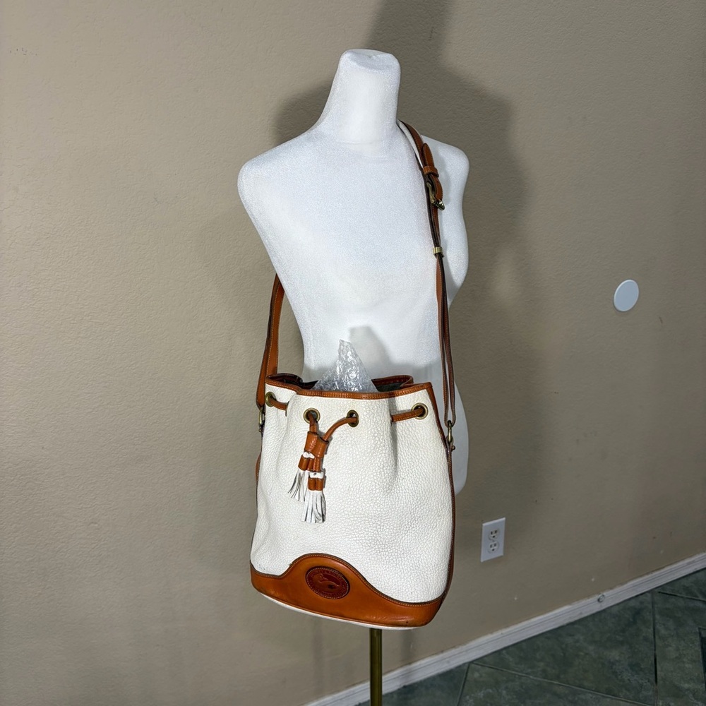 Vtg  DOONEY AND BOURKE Pebble Leather Drawstring Bucket Crossbody Boho Preppy